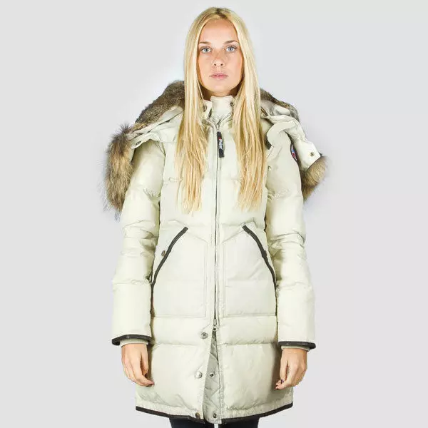 Дамски пухени якета 2021 (41 снимки): Зима, финландски, шведски и канадските модели 14339_41