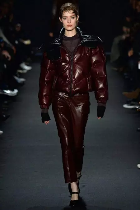 Leather Down Jacket (46 Bilder): Kvinnelige skinnjakker med svart pels pels, hette 14352_30