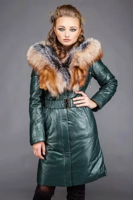 Couro para baixo jaqueta (46 fotos): jaquetas de couro feminino com pele de pele preta, modelo com capuz 14352_34