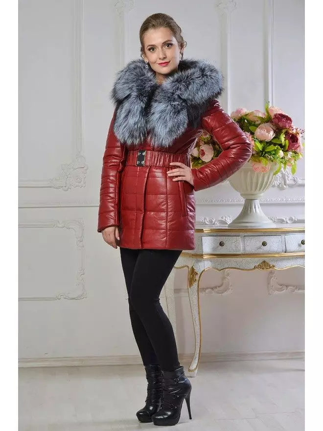 皮革羽絨服（46張照片）：女性皮夾克與黑色毛皮毛皮，連帽模型 14352_39