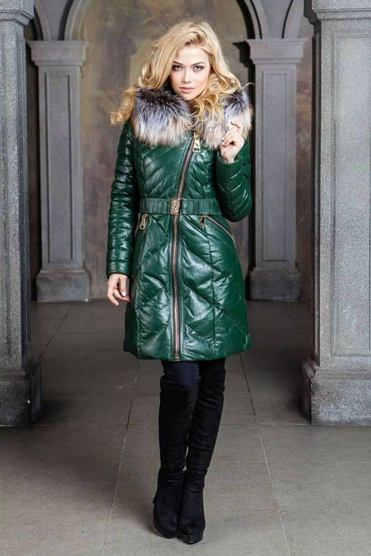皮革羽絨服（46張照片）：女性皮夾克與黑色毛皮毛皮，連帽模型 14352_43