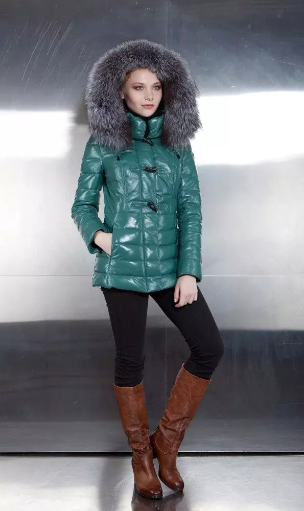 皮革羽絨服（46張照片）：女性皮夾克與黑色毛皮毛皮，連帽模型 14352_9