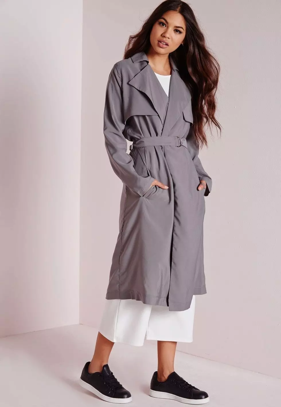 Cosa indossare Trench 2021 (79 foto): Come indossare una tripla nera femminile, beige, blu? 14375_58