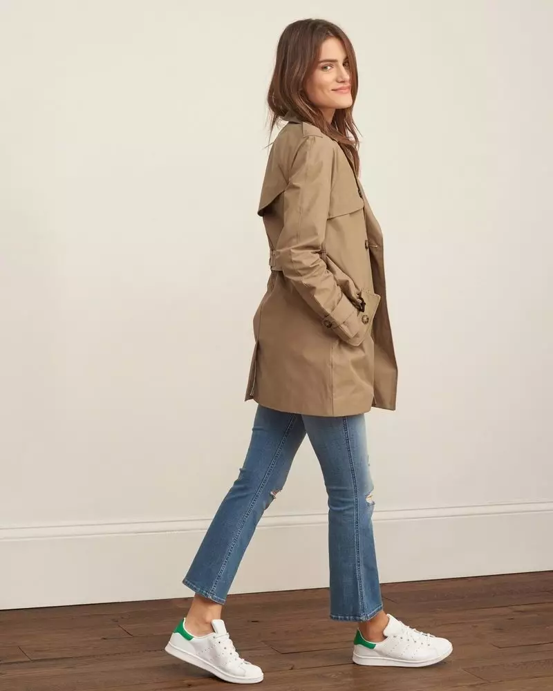 Cosa indossare Trench 2021 (79 foto): Come indossare una tripla nera femminile, beige, blu? 14375_9