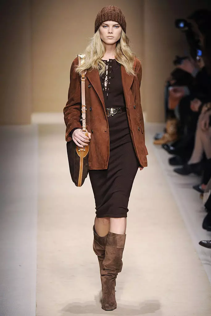 Chaqueta de cuero marrón (49 fotos): Qué usar las chaquetas de cuero marrón de las mujeres 14382_33