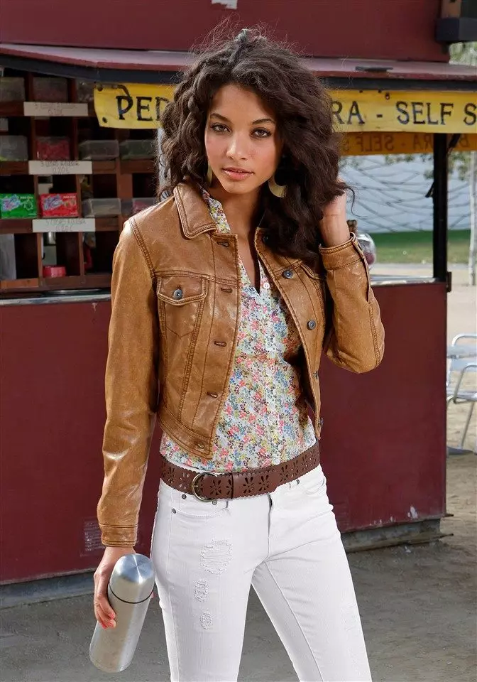 Brun läderjacka (49 bilder): Vad ska du bära kvinnors bruna läderjackor 14382_4