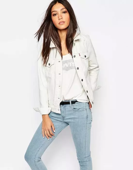 Біла джинсова куртка: з чим носити жіночий джінсовку білого кольору 14393_39