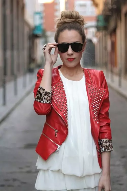 Црвена кожна јакна (49 фотографии): Што носи, спектакуларни слики 14397_31