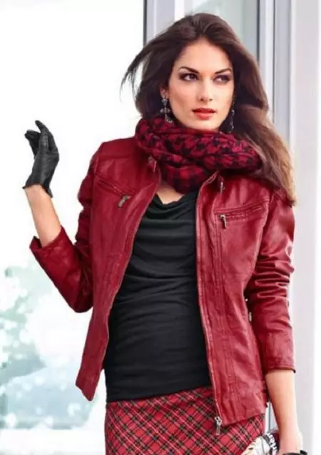Crvena kožna jakna (49 fotografija): Što je nošenje, spektakularne slike 14397_33