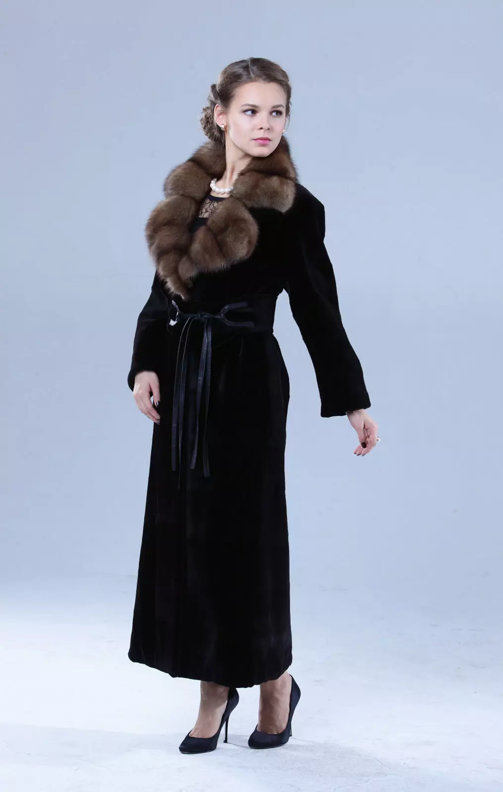 Fur jas mei in bontcoated mink (33 foto's): Hoefolle is in besunige memmjas, lang 14406_10