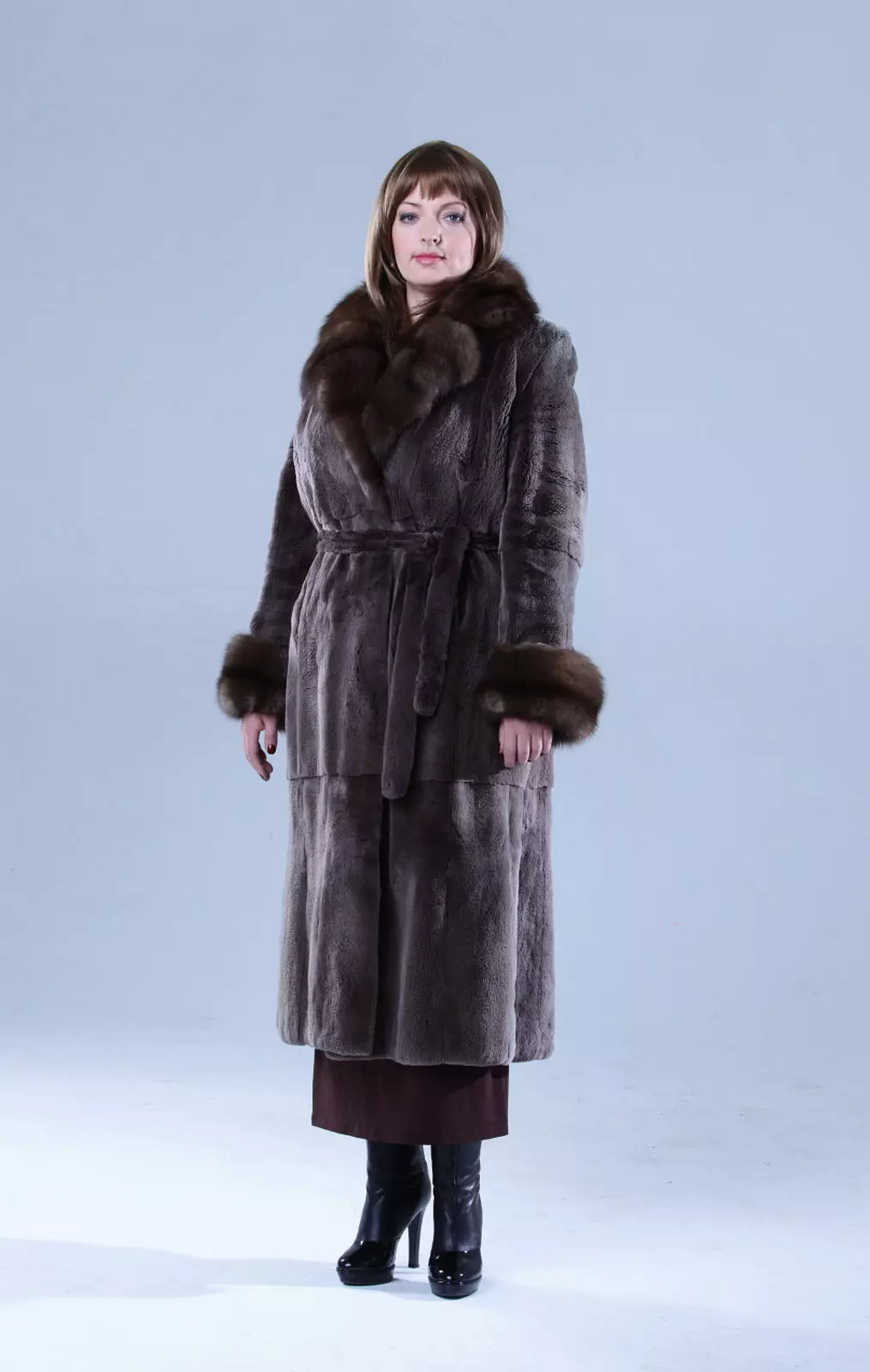 Mink Fur Coat miaraka amin'ny sabatra (sary 56): miaraka amin'ny fehin-kibo, akanjo volom-borona, maivana 14410_10