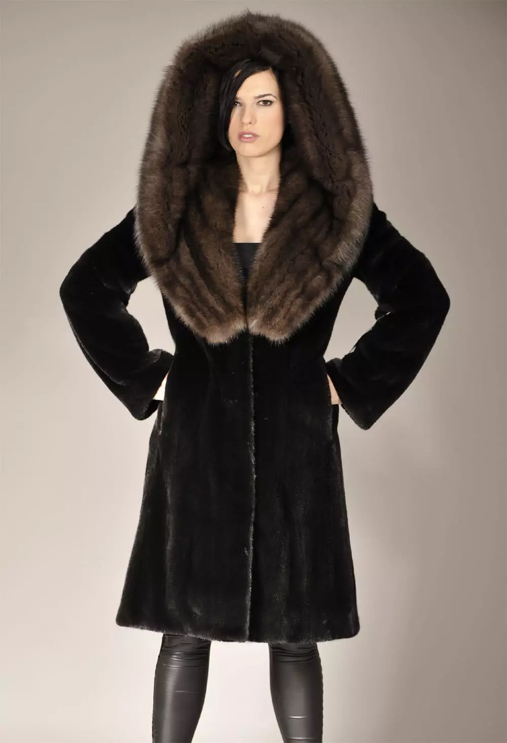 Mink Fur Coat miaraka amin'ny sabatra (sary 56): miaraka amin'ny fehin-kibo, akanjo volom-borona, maivana 14410_19