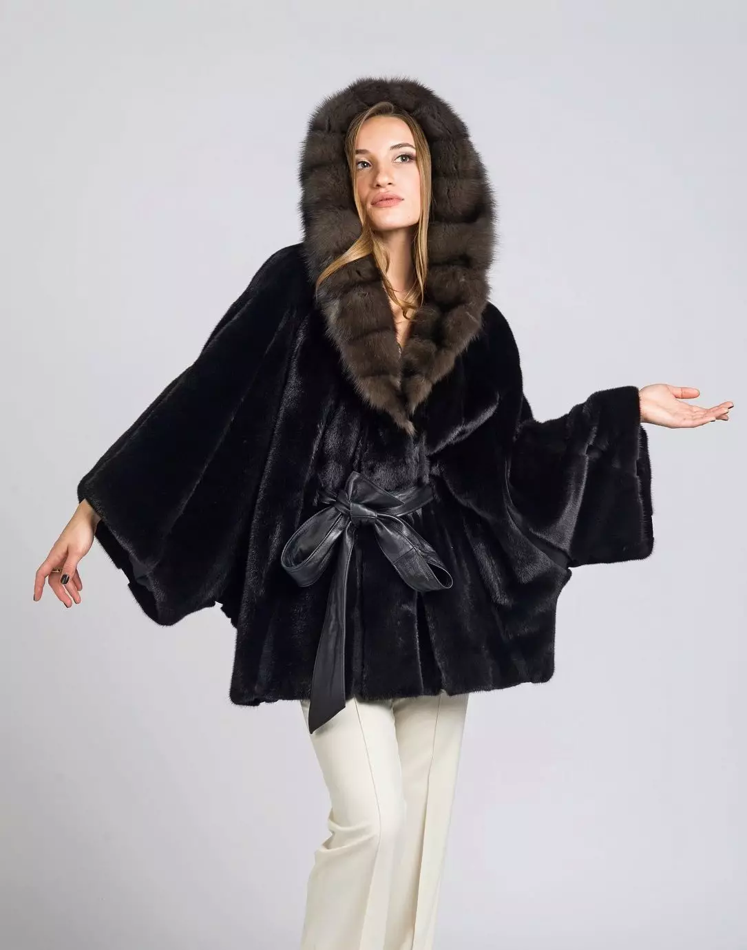 Mink Fur Coat miaraka amin'ny sabatra (sary 56): miaraka amin'ny fehin-kibo, akanjo volom-borona, maivana 14410_30