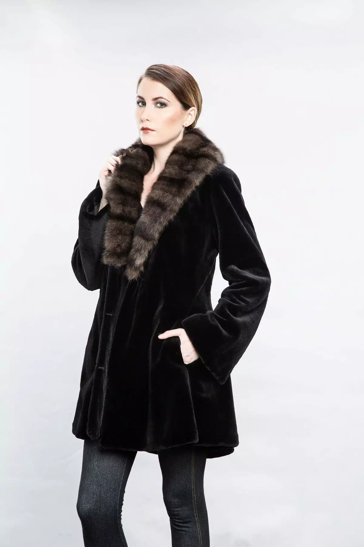 Mink Fur Coat med Sableness (56 bilder): Med en Sable Collar, Mink Fur Coat med en Sobular Finish, Light 14410_49