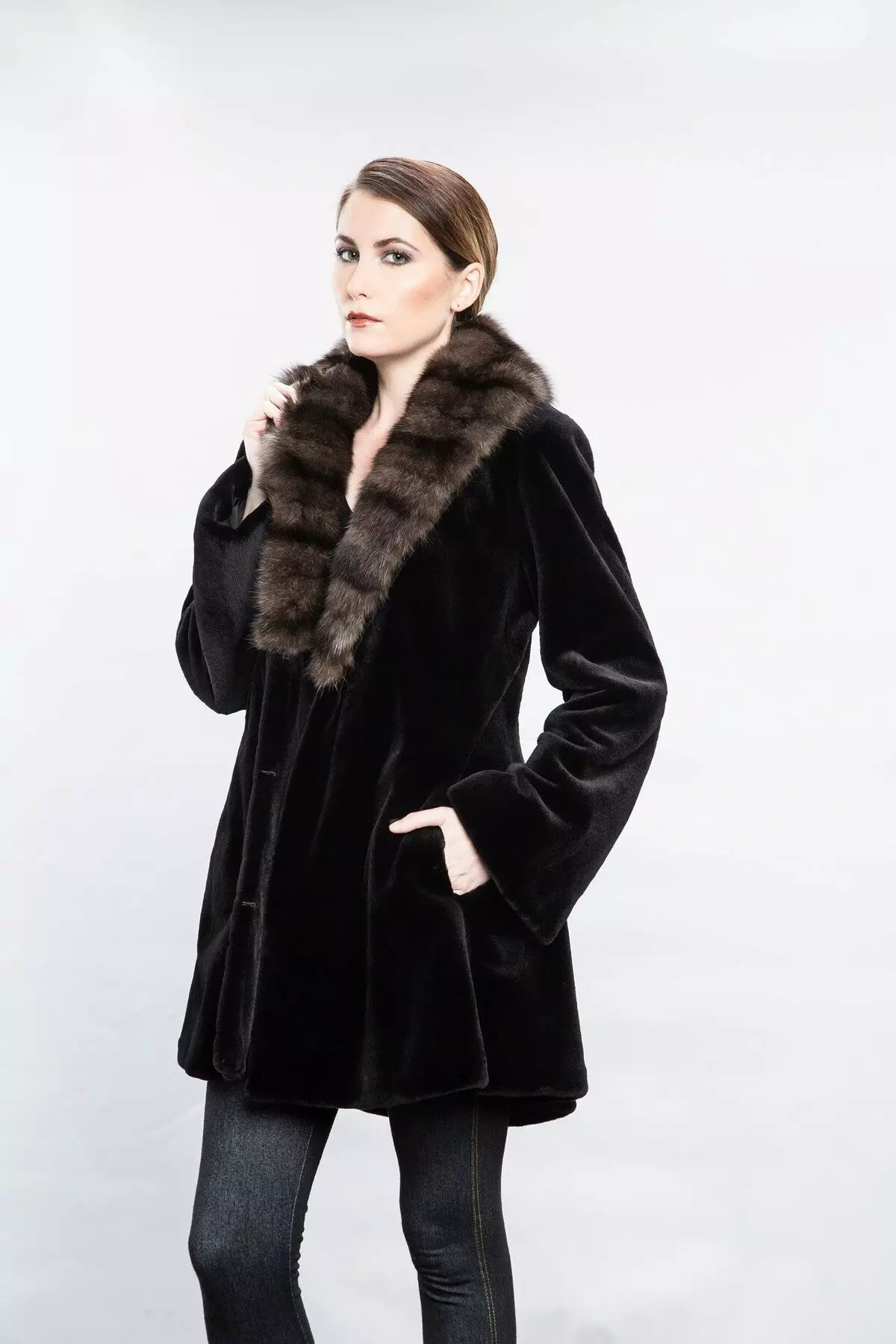 Mink Fur Coat miaraka amin'ny sabatra (sary 56): miaraka amin'ny fehin-kibo, akanjo volom-borona, maivana 14410_49