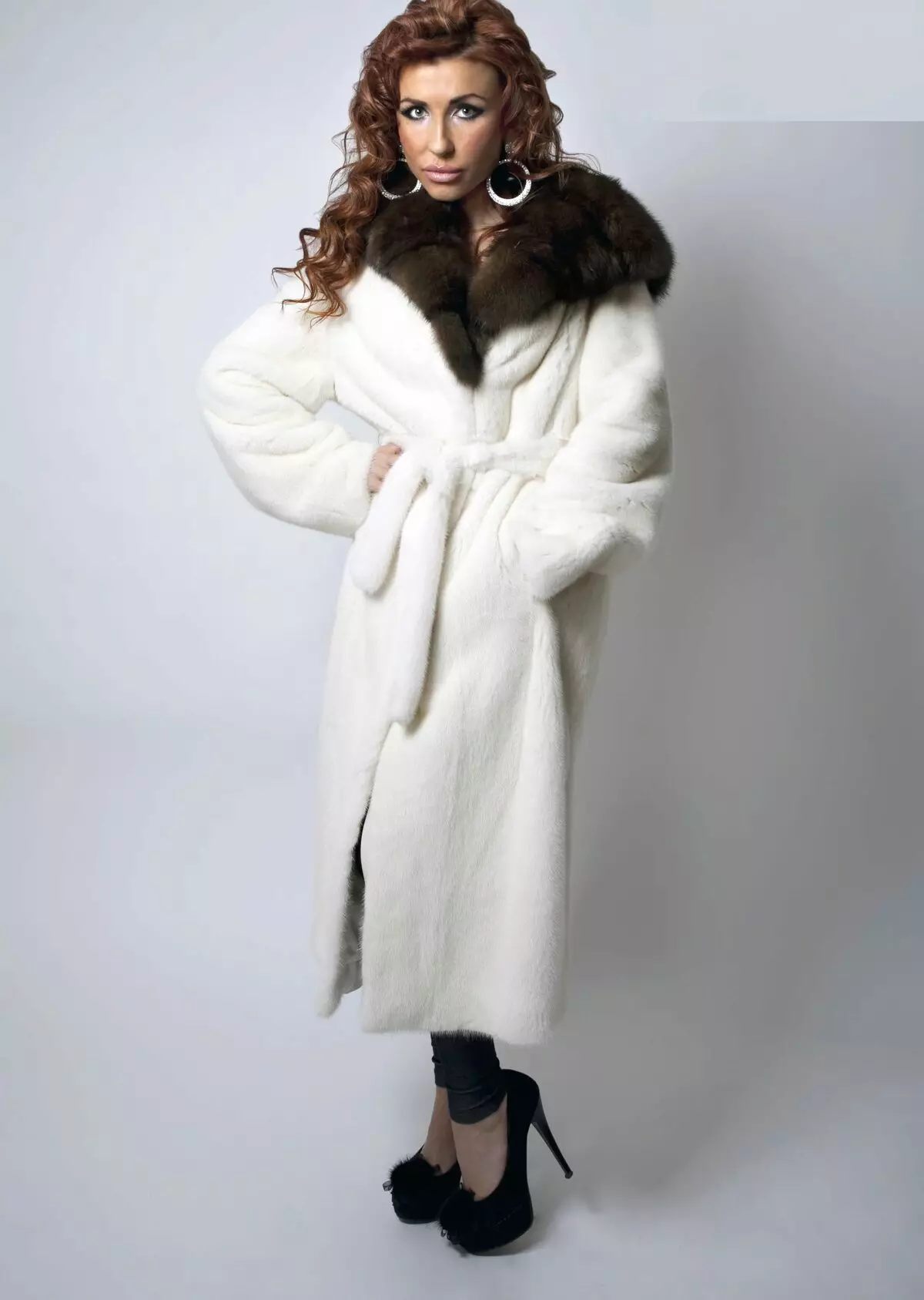 Mink Fur Coat med Sableness (56 bilder): Med en Sable Collar, Mink Fur Coat med en Sobular Finish, Light 14410_55