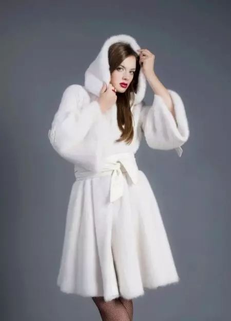 Light Mink Fur Coat (55 լուսանկար). Բաց շագանակագույն Mink Fur Coat, թեթեւ ընկուզենի գույներ, ակնարկներ 14419_17