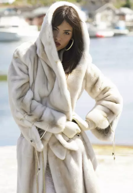Light Mink Fur Coat (55 kuvaa): vaaleanruskea minkki turkki, kevyt pähkinävärit, arvostelut 14419_2