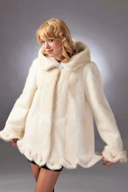 Áo lông chồn nhẹ (55 ảnh): Áo khoác lông chồn màu nâu nhạt, màu sắc quả óc chó nhẹ, đánh giá 14419_22