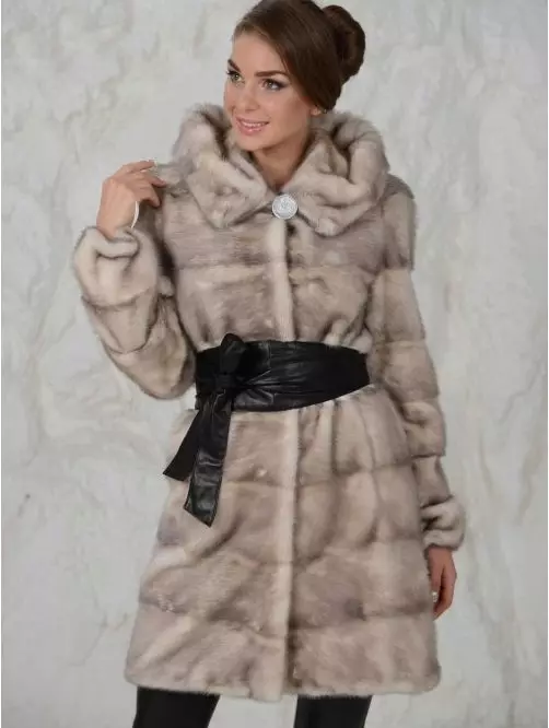 Light Mink Fur Coat (55 φωτογραφίες): Ανοιχτό καφέ Mink γούνα παλτό, ελαφρά χρώματα καρυδιών, σχόλια 14419_31