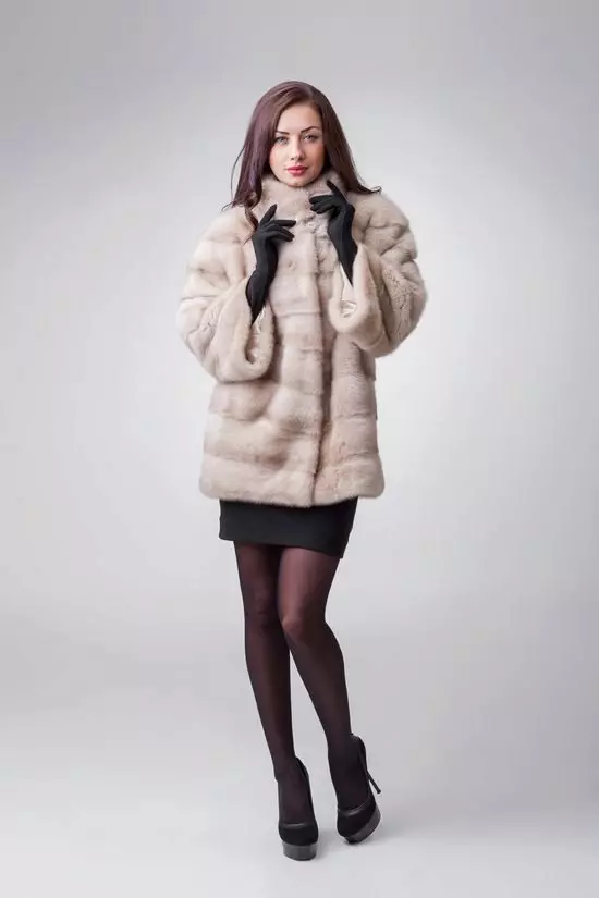 Cappotto di pelliccia di visone leggero (55 foto): cappotto di pelliccia di visone marrone chiaro, colori di noce chiaro, recensioni 14419_42