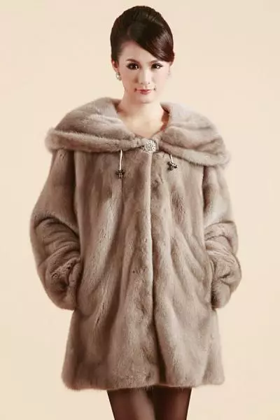 轻型水貂毛皮大衣（55张照片）：浅棕色水貂毛皮大衣，轻核桃颜色，点评 14419_44