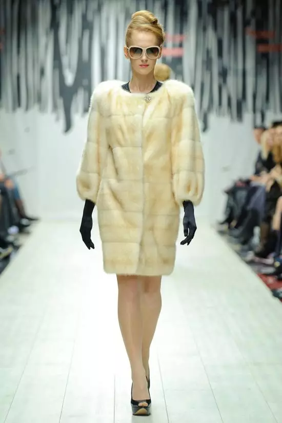 Light Mink Fur coat (55 сүрөт): ачык күрөң минк, жилик көйнөк, жарык жаңгак түстөрү, сын-пикирлер 14419_49