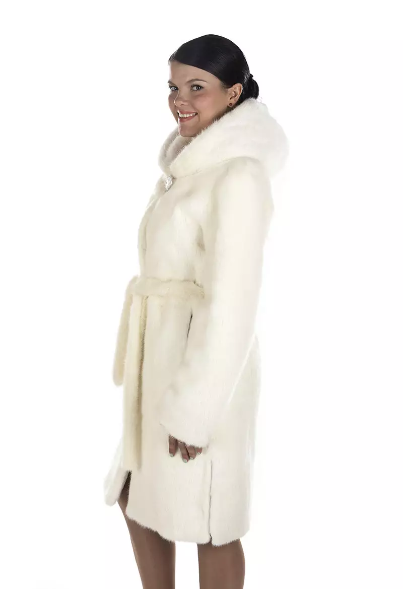 Cappotto di pelliccia di visone leggero (55 foto): cappotto di pelliccia di visone marrone chiaro, colori di noce chiaro, recensioni 14419_9