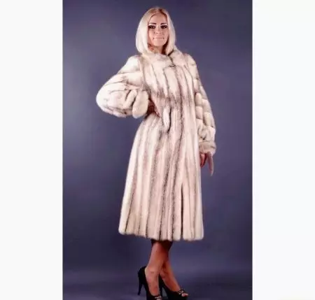 Mink-Rusia - Coat de pel (29 fotos): Swaddling Mink Fur Coats 14421_15