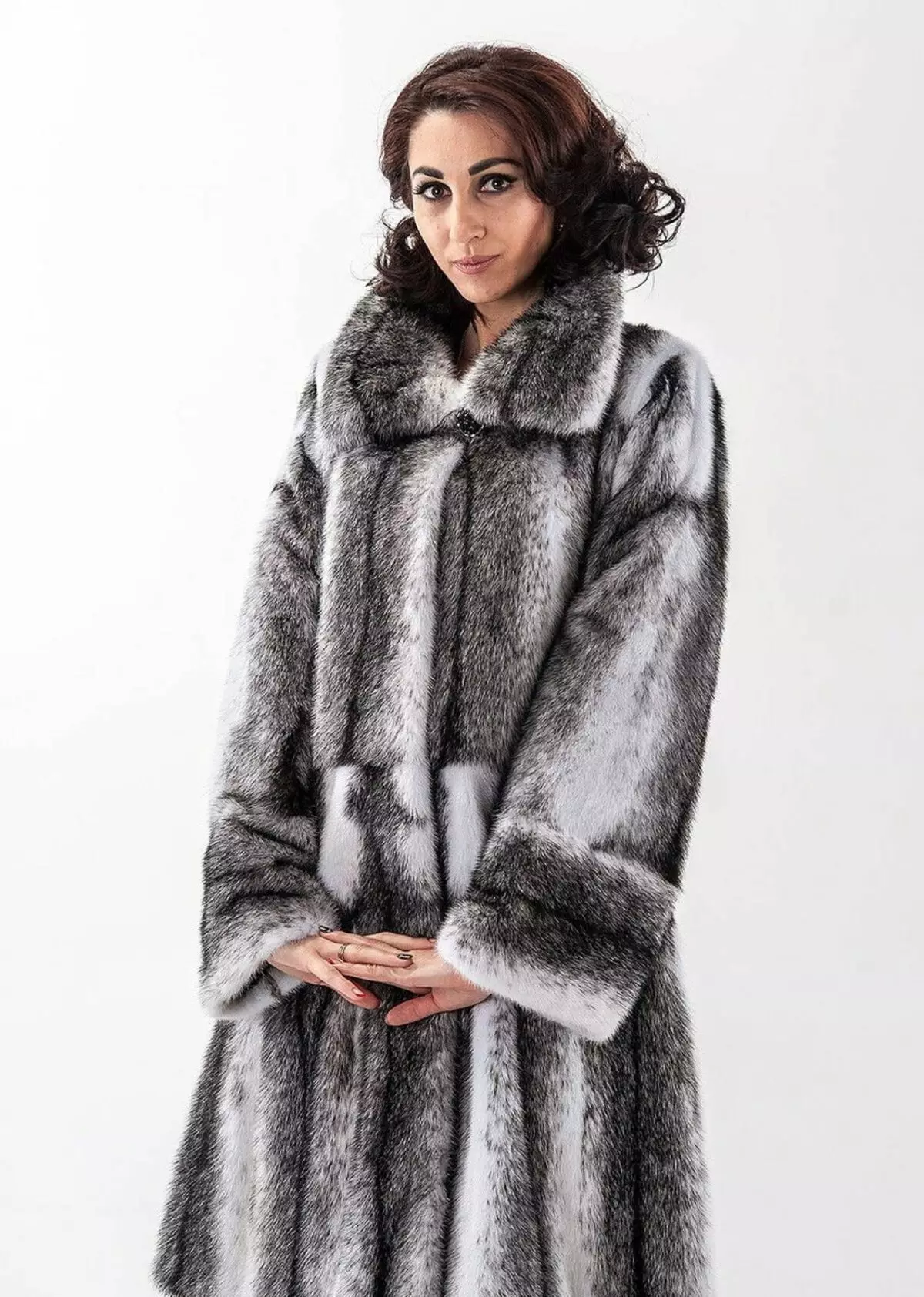 Mink-Russia - fur coat (29 Mga Litrato): Swaddling Mink Fur Coats 14421_16