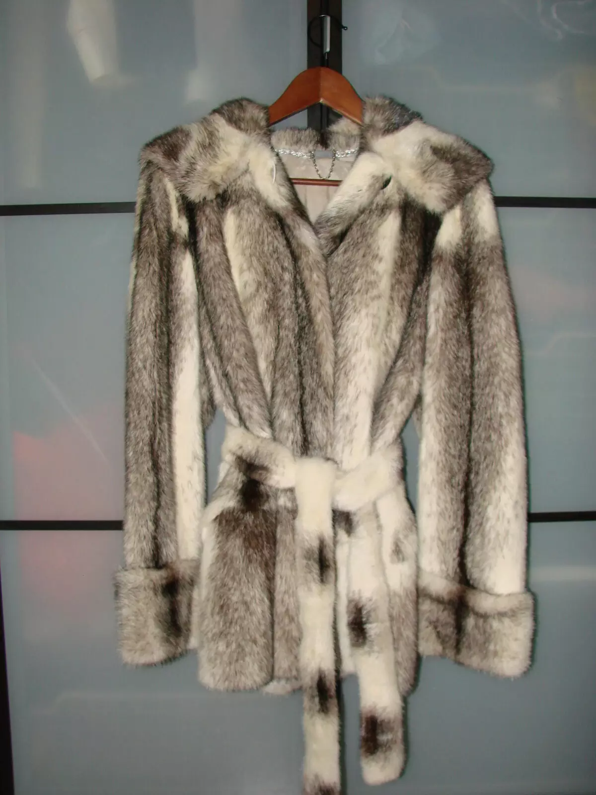 Mink-Russia - fur coat (29 Mga Litrato): Swaddling Mink Fur Coats 14421_23