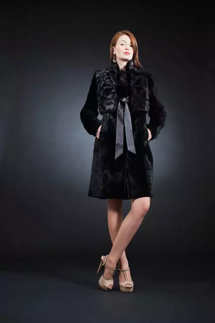 Fur coat mula sa mink pieces (70 mga larawan): Mga Review tungkol sa mink coat pieces habang nagkakahalaga ito 14423_19