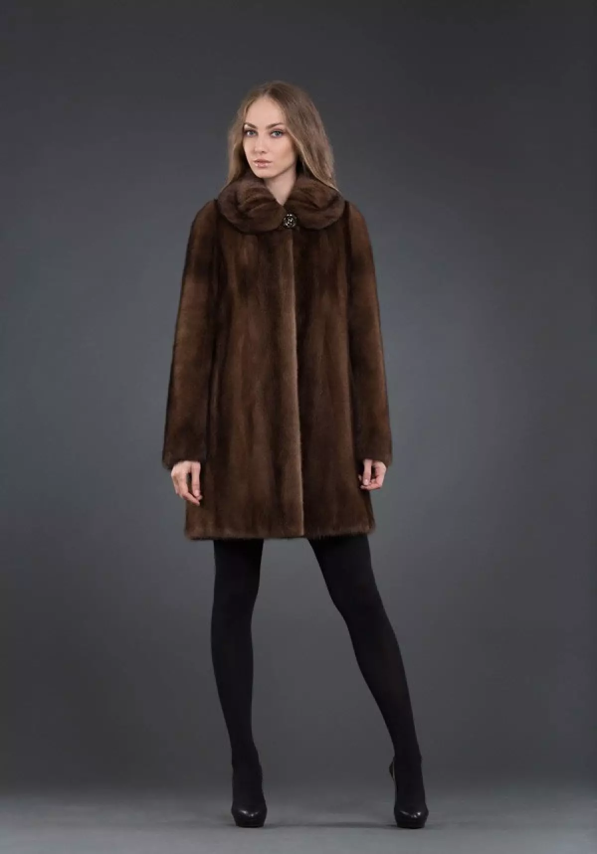 Fur coat mula sa mink pieces (70 mga larawan): Mga Review tungkol sa mink coat pieces habang nagkakahalaga ito 14423_21