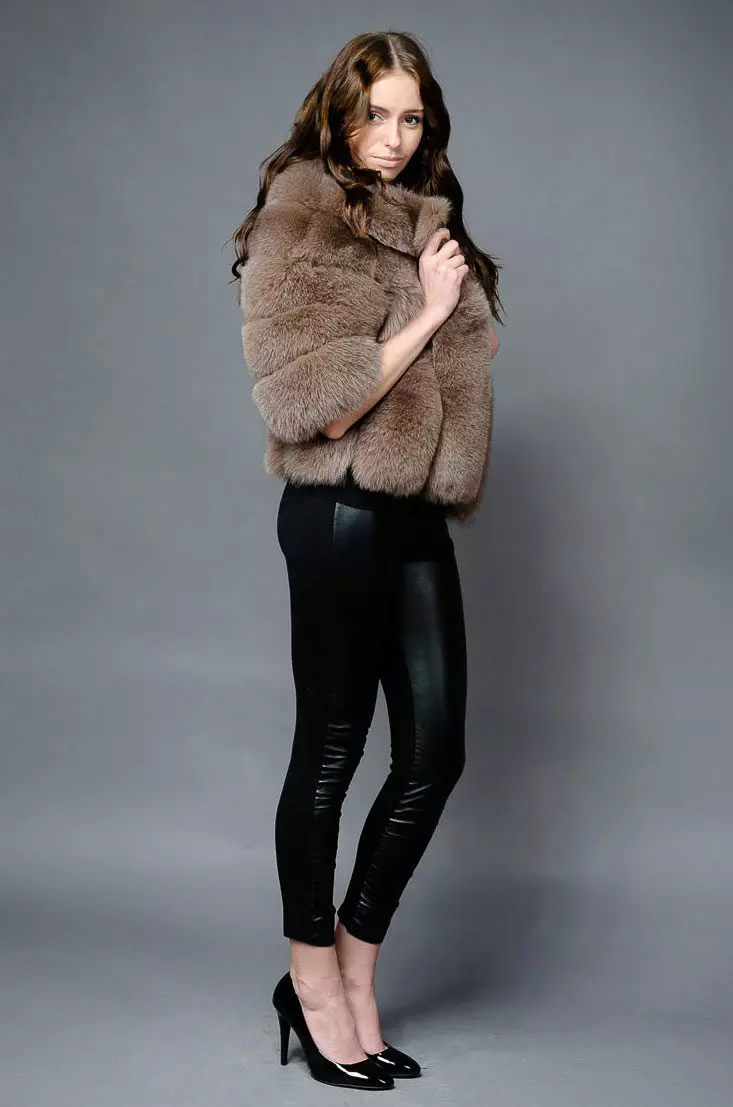 ミンクの毛皮のコート（89写真）：ホワイトミンクの毛皮のコート、黒、グラファイトの色、光のための毛皮のコート、ベルト、短い、青 14424_2