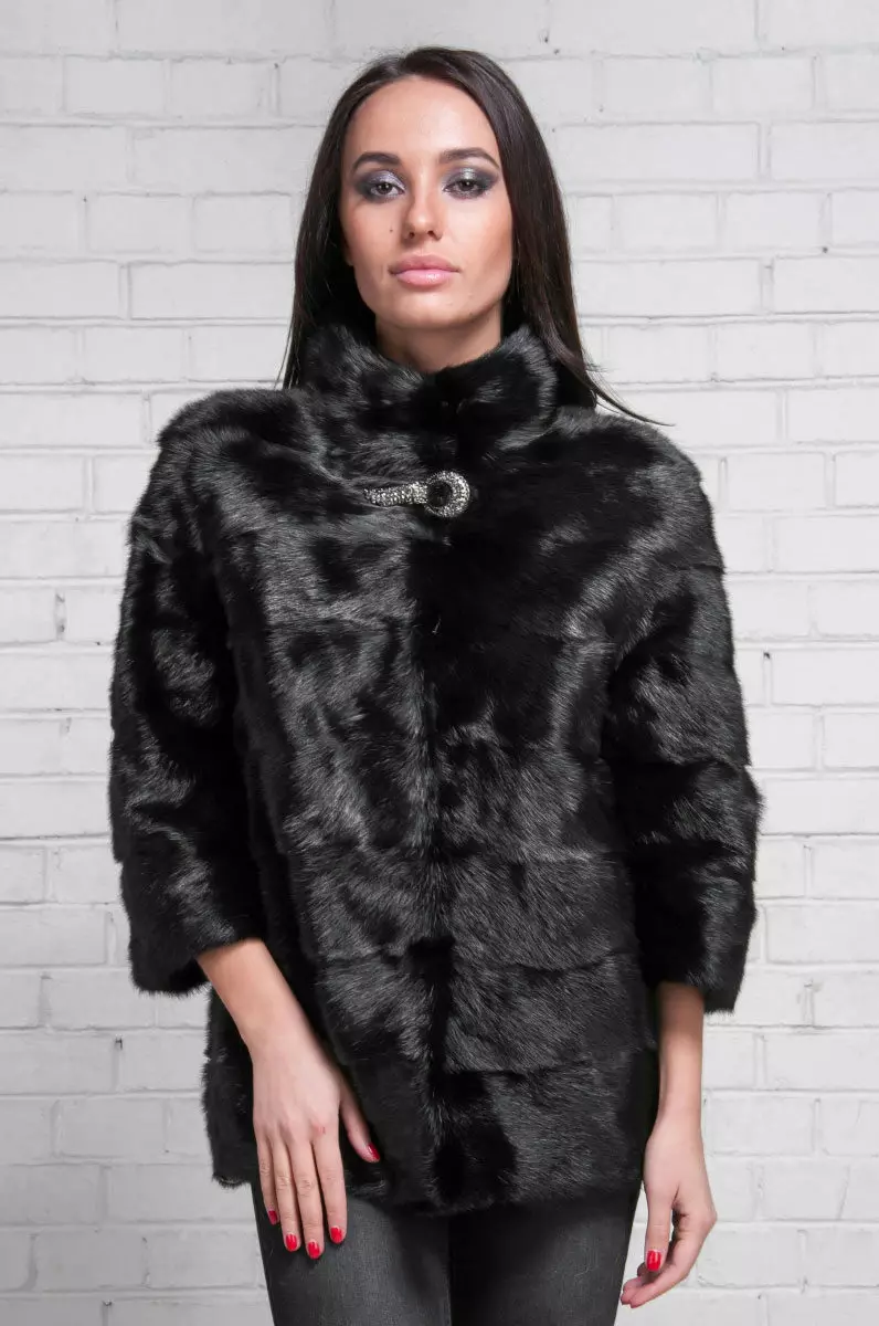ミンクの毛皮のコート（89写真）：ホワイトミンクの毛皮のコート、黒、グラファイトの色、光のための毛皮のコート、ベルト、短い、青 14424_3