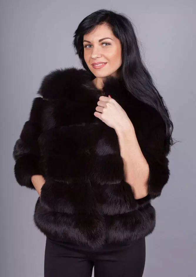 ミンクの毛皮のコート（89写真）：ホワイトミンクの毛皮のコート、黒、グラファイトの色、光のための毛皮のコート、ベルト、短い、青 14424_31