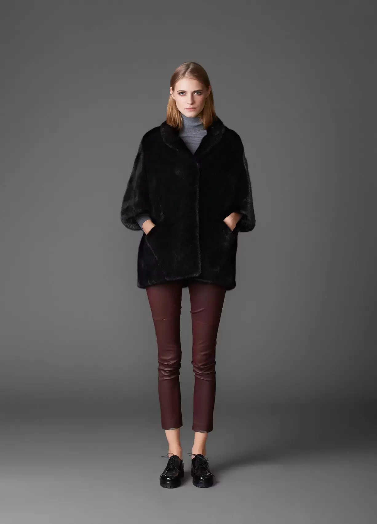ミンクの毛皮のコート（89写真）：ホワイトミンクの毛皮のコート、黒、グラファイトの色、光のための毛皮のコート、ベルト、短い、青 14424_38