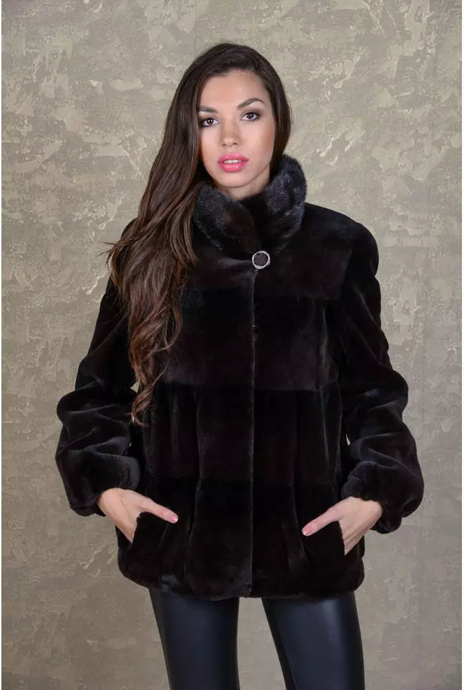 ミンクの毛皮のコート（89写真）：ホワイトミンクの毛皮のコート、黒、グラファイトの色、光のための毛皮のコート、ベルト、短い、青 14424_59