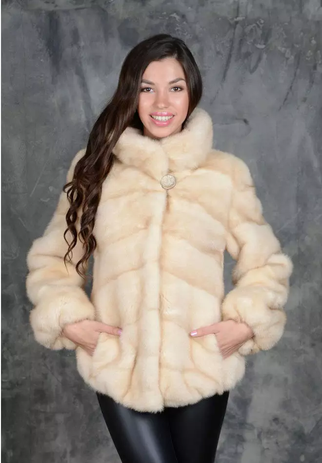 ミンクの毛皮のコート（89写真）：ホワイトミンクの毛皮のコート、黒、グラファイトの色、光のための毛皮のコート、ベルト、短い、青 14424_84