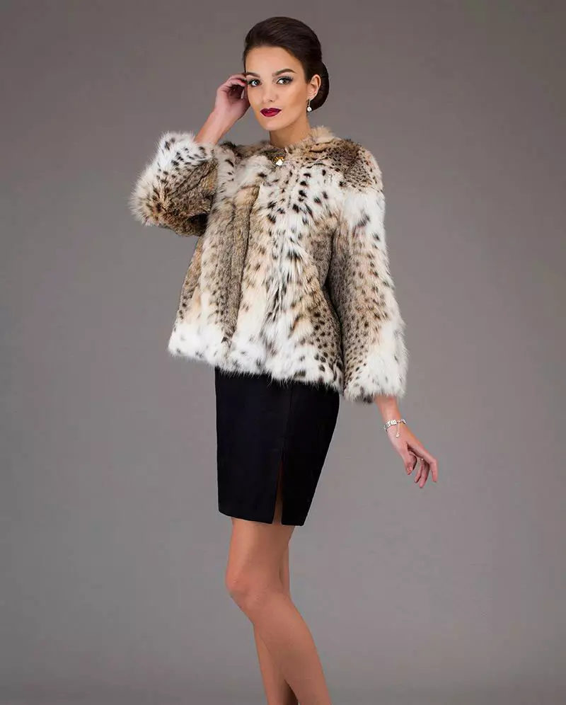 ミンクの毛皮のコート（89写真）：ホワイトミンクの毛皮のコート、黒、グラファイトの色、光のための毛皮のコート、ベルト、短い、青 14424_86