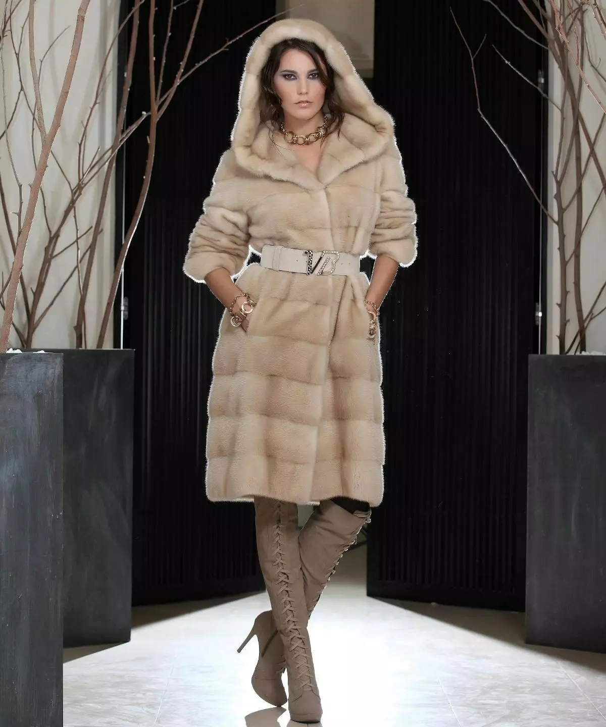 Ιταλικά παλτά (65 φωτογραφίες): μοντέλα, εντοιχισμένα παλτά γούνα ιταλία 14426_11
