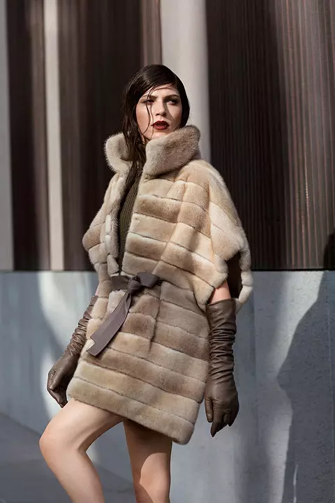 Ιταλικά παλτά (65 φωτογραφίες): μοντέλα, εντοιχισμένα παλτά γούνα ιταλία 14426_32
