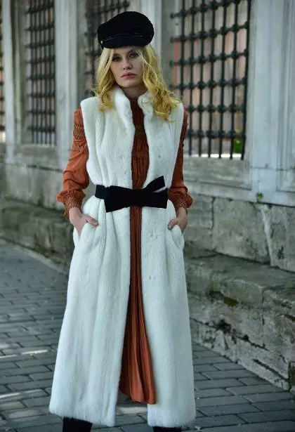 Ιταλικά παλτά (65 φωτογραφίες): μοντέλα, εντοιχισμένα παλτά γούνα ιταλία 14426_49
