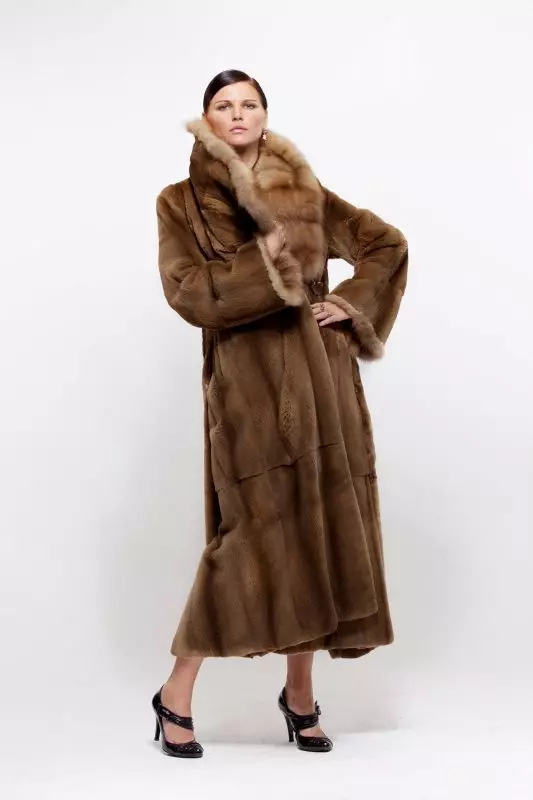 Итальяндық Mink Coats (65 сурет): модельдер, модельдер, жабдықталған Mink Fur Catats Италия 14426_53