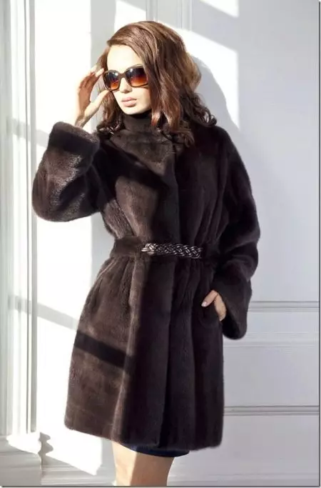 Ιταλικά παλτά (65 φωτογραφίες): μοντέλα, εντοιχισμένα παλτά γούνα ιταλία 14426_59