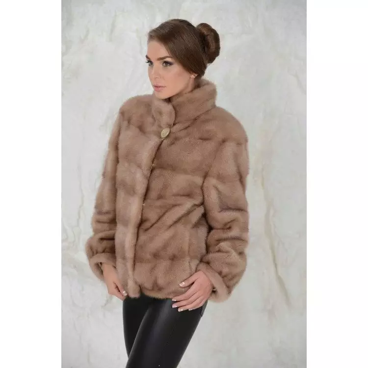 Πώς να επιλέξετε ένα παλτό μινκ (131 φωτογραφίες): Συμβουλές για την επιλογή υψηλής ποιότητας παλτό μινκ, κανόνες κατά την αγορά ενός παλτό γούνας 14428_101