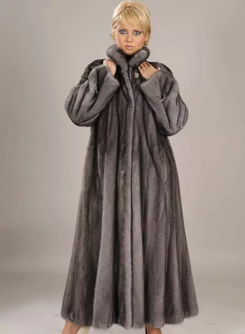 Si të zgjidhni një pallto mink (131 foto): Këshilla për zgjedhjen e veshjeve të cilësisë së lartë, rregullat kur blejnë një pallto lesh 14428_109