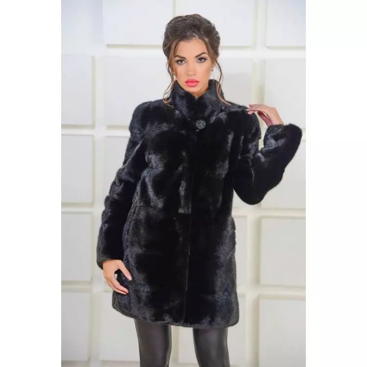 Com triar un abric de visó (131 fotos): consells per triar coats de visó d'alta qualitat, regles en comprar una capa de pell 14428_115