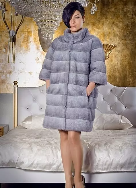 밍크 코트 (131 사진)를 선택하는 방법 : 고품질 밍크 코트를 선택하는 팁, 모피 코트를 구입할 때 규칙 14428_116