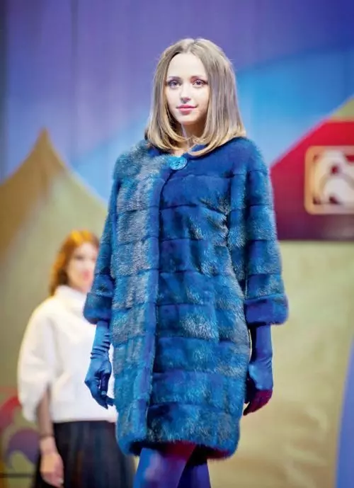 Како да изберете палто од mink (131 фотографии): Совети за избор на висококвалитетни палта, правила при купување на крзно 14428_119